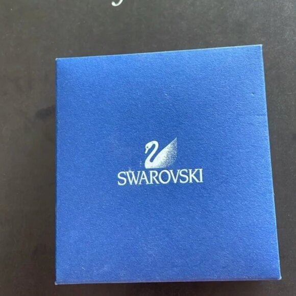 Swarovski necklace and earrings set - Picture 7 of 13